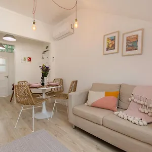 https://apartment-graca-lisbon-1170-312.hotels-lisbon-portugal.com