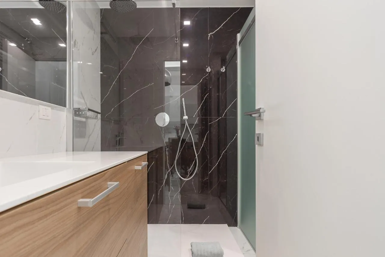Milan Downtown Apartments 0*,  إيطاليا