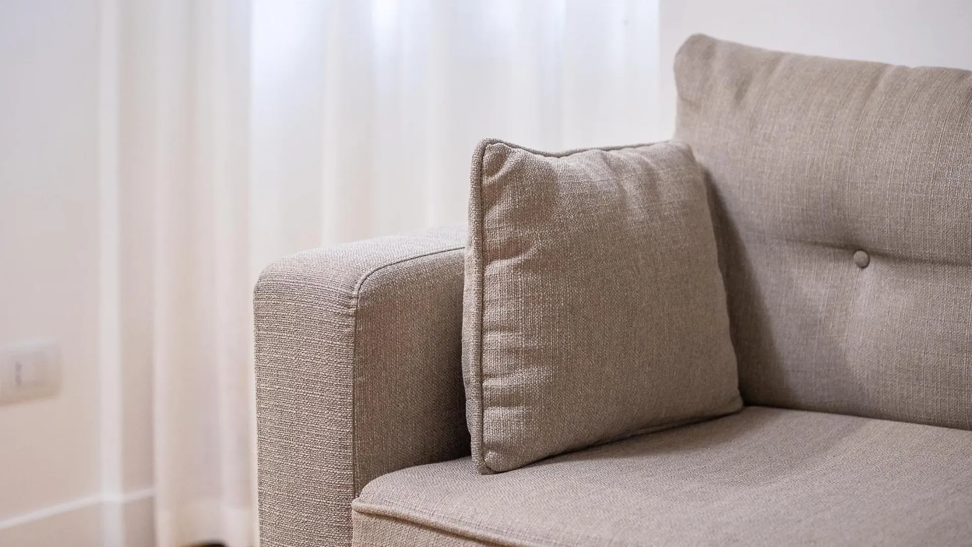 Milan Downtown Apartments إيطاليا