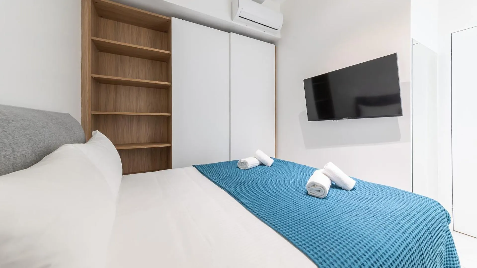 Milan Downtown Apartments إيطاليا